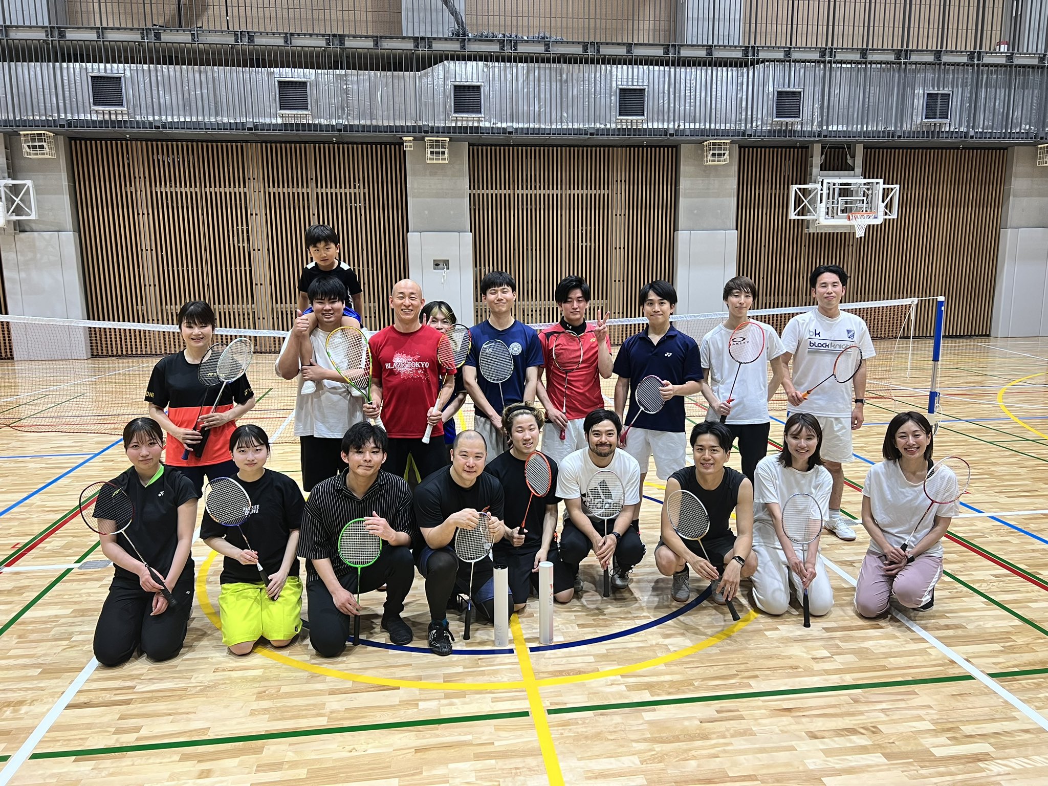 人生逃げ切りサロンのバドミントンイベントの集合写真